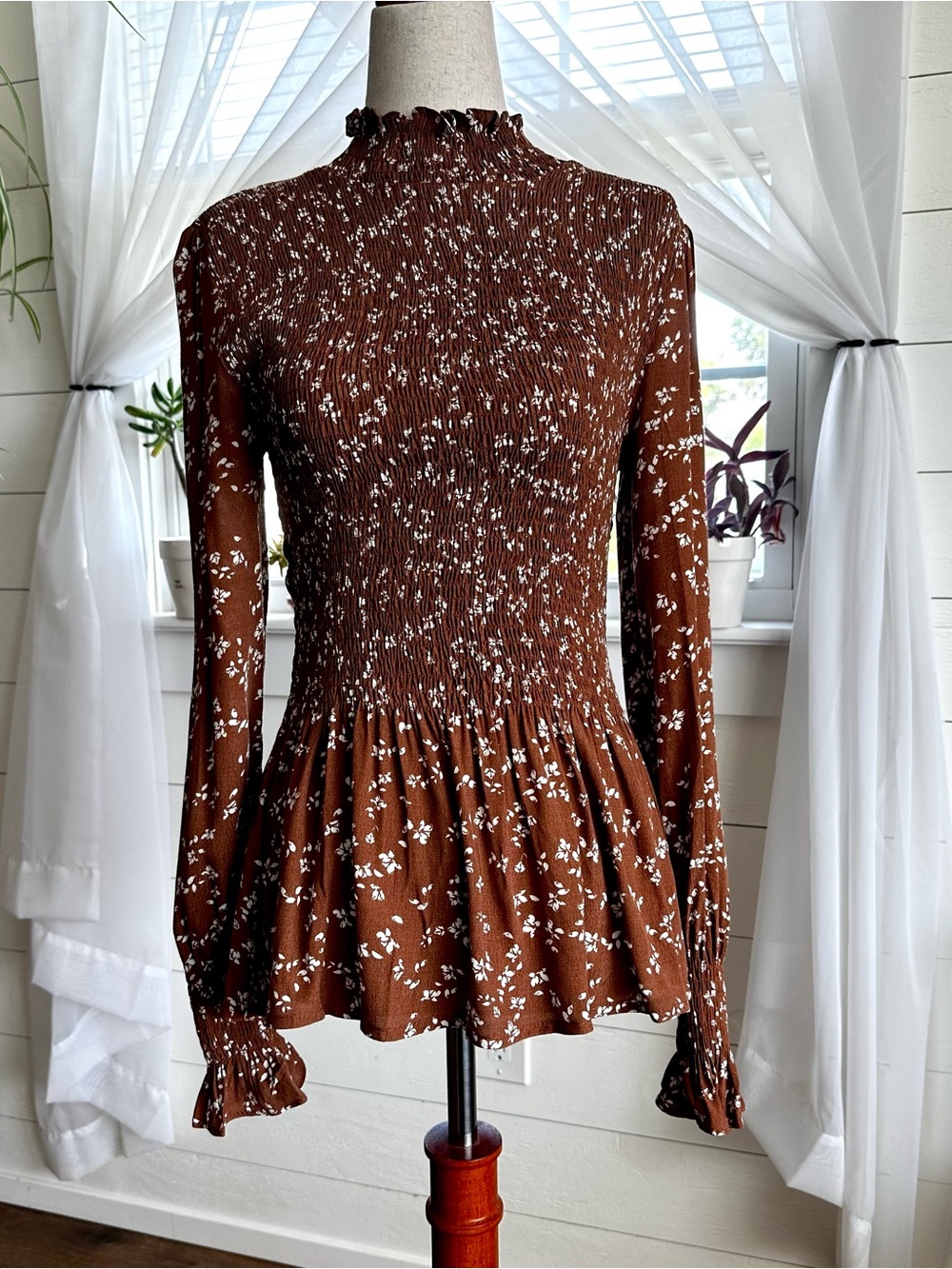 NWT! Flawless Brown Floral Smocked Blouse Long Sleeve Ruffle Cuffs Size Small